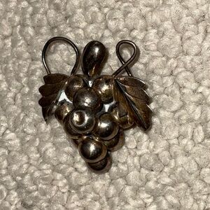 EML 925 Silver Grape Leaf Brooch Pin Iguala Mexico Vintage